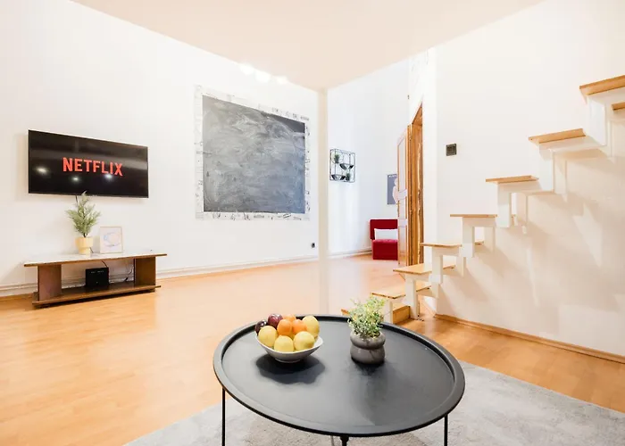Secluded Spacious Oasis-best Location In Downtown * Budapest