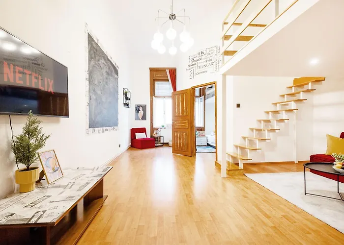 Secluded Spacious Oasis-best Location In Downtown *
