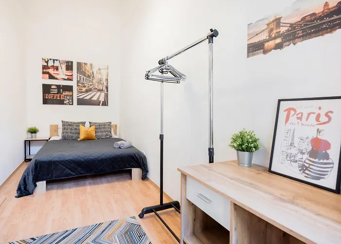 Secluded Spacious Oasis-best Location In Downtown Appartement Budapest