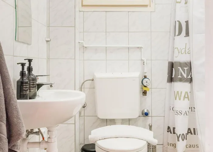 Secluded Spacious Oasis-best Location In Downtown * Budapest