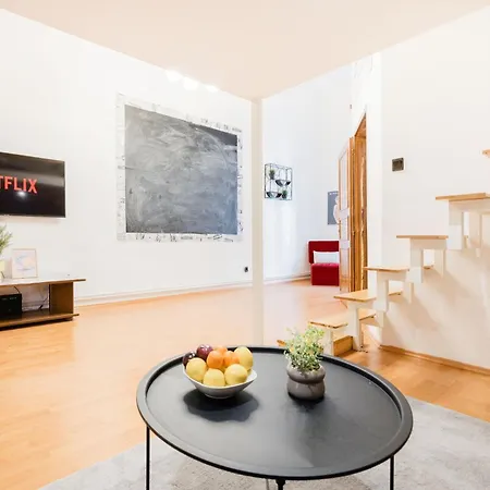 Secluded Spacious Oasis-best Location In Downtown * Budapest