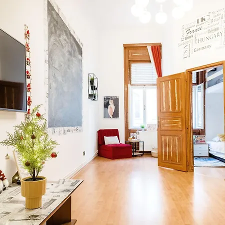 Lejlighed Secluded Spacious Oasis-best Location In Downtown Budapest