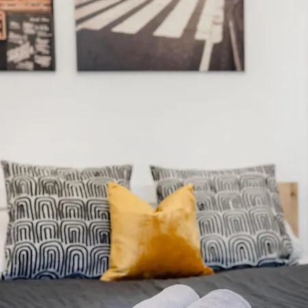 Secluded Spacious Oasis-best Location In Downtown