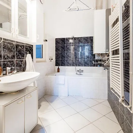 Lejlighed Secluded Spacious Oasis-best Location In Downtown *