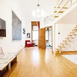 Secluded Spacious Oasis-best Location In Downtown *