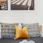 Secluded Spacious Oasis-best Location In Downtown