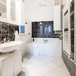 Apartament Secluded Spacious Oasis-best Location In Downtown *