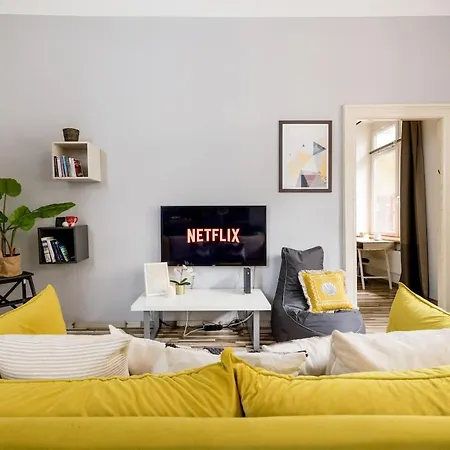 Charm In Bustling 7th District Apartmán *