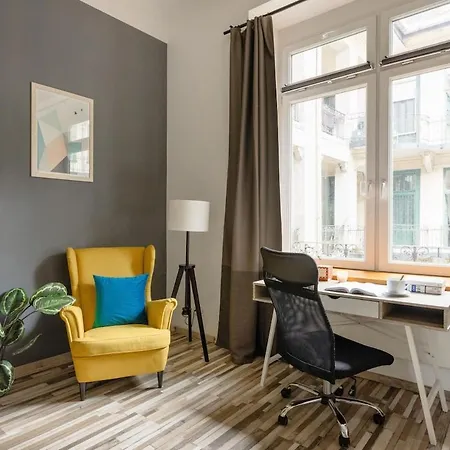 Charm In Bustling 7th District