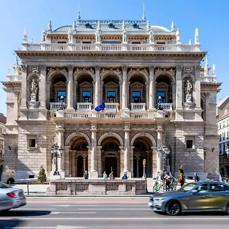 Apartment Secluded Spacious Oasis-best Location In Downtown Budapest