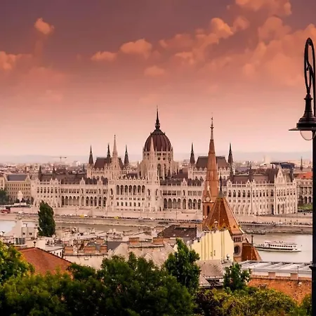 Secluded Spacious Oasis-best Location In Downtown Budapest