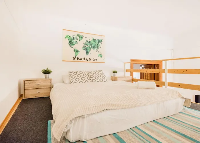 Secluded Spacious Oasis-best Location In Downtown *