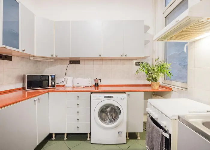 Secluded Spacious Oasis-best Location In Downtown *