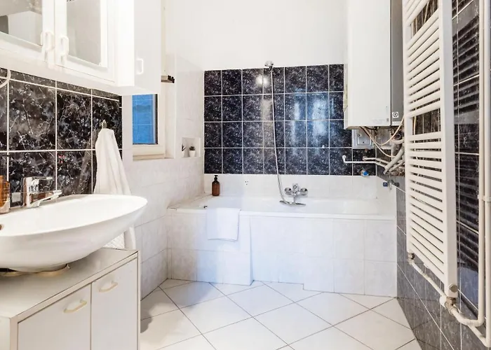 Apartament Secluded Spacious Oasis-best Location In Downtown *