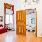 Secluded Spacious Oasis-best Location In Downtown Apartmán