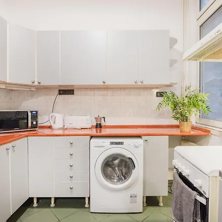 Secluded Spacious Oasis-best Location In Downtown *