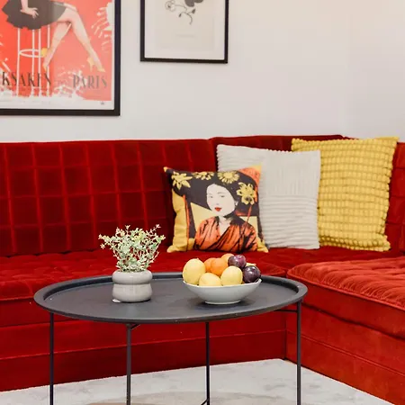 Secluded Spacious Oasis-best Location In Downtown *