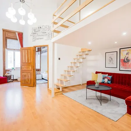 Secluded Spacious Oasis-best Location In Downtown Appartamento Budapest