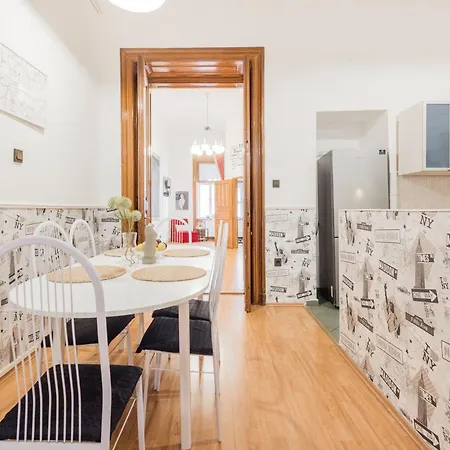 Secluded Spacious Oasis-best Location In Downtown