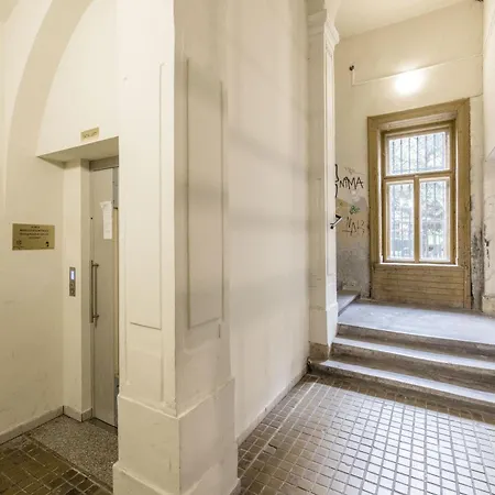 아파트 Secluded Spacious Oasis-best Location In Downtown *