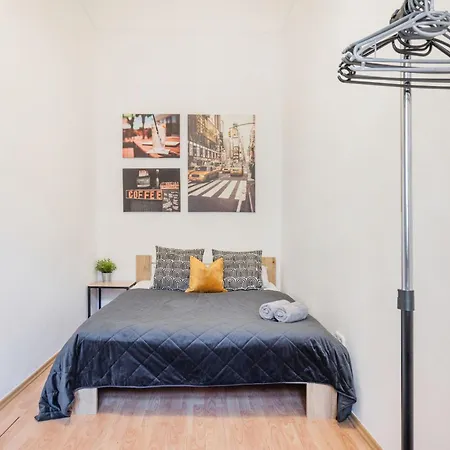 Secluded Spacious Oasis-best Location In Downtown * 부다페스트