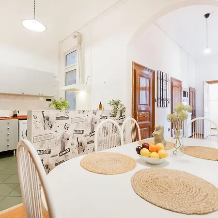 Secluded Spacious Oasis-best Location In Downtown 布达佩斯