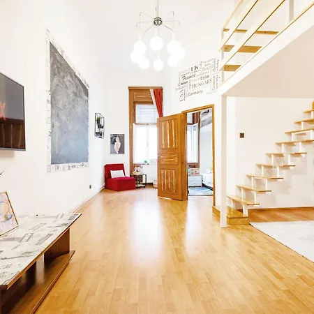 Secluded Spacious Oasis-best Location In Downtown *